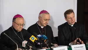 Od lewej: metropolita Malty i drugi sekretarz Kongregacji Nauki Wiary abp Charles Scicluna, przewodniczący KEP abp Stanisław Gądecki i rzecznik KEP ks. dr Paweł Rytel-Andrianik 