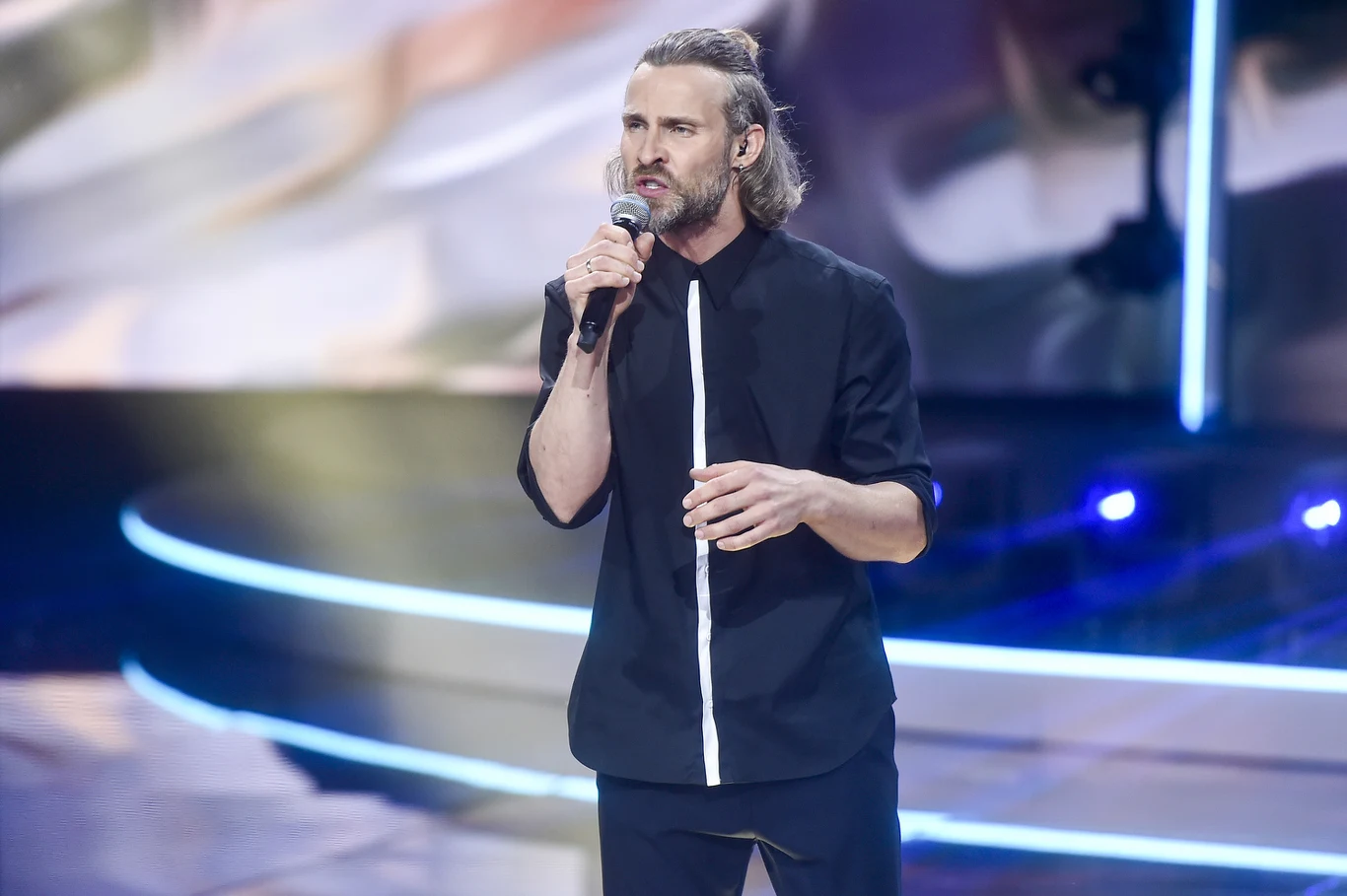 Kto wystąpił podczas koncertu poetyckiego na Festiwalu w Opolu? Zobacz zdjęcia. Bartosz Porczyk