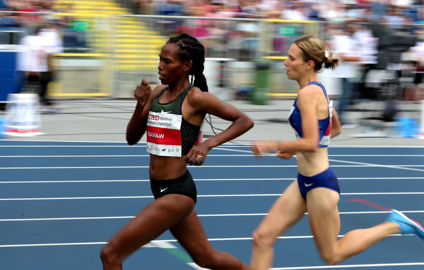 Biegaczki podczas rywalizacji na 1500 m w Chorzowie Biegaczki podczas rywalizacji na 1500 m w Chorzowie