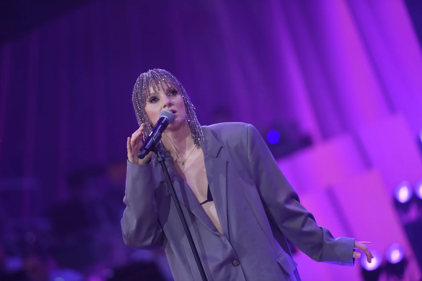 Zobacz zdjęcia z występu Sarsy podczas koncertu "Nie pytaj o Polskę #30latwolności" na Festiwalu w Opolu 2019 Zobacz zdjęcia z występu Sarsy podczas koncertu "Nie pytaj o Polskę #30latwolności" na Festiwalu w Opolu 2019