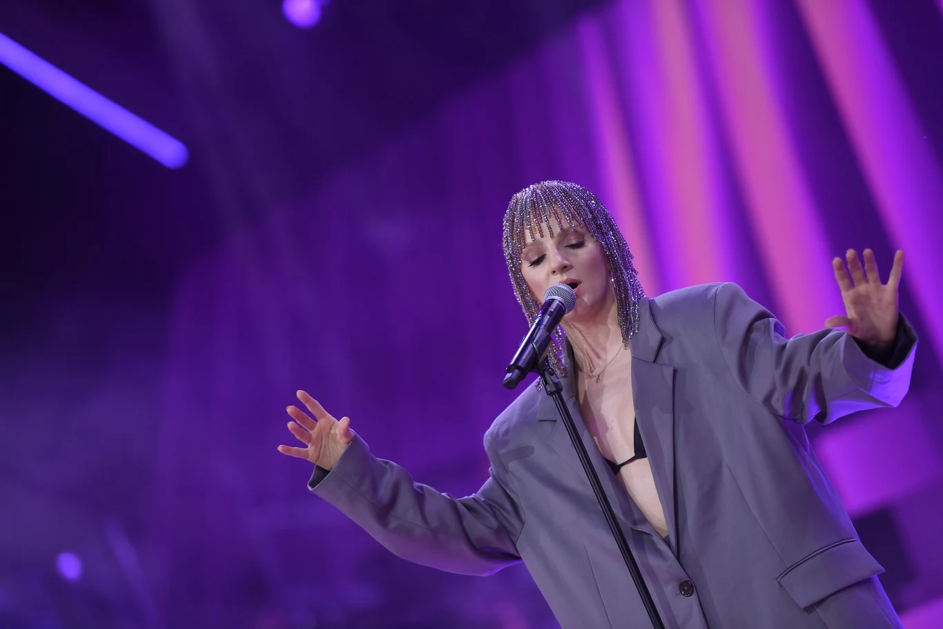 Zobacz zdjęcia z występu Sarsy podczas koncertu "Nie pytaj o Polskę #30latwolności" na Festiwalu w Opolu 2019 Zobacz zdjęcia z występu Sarsy podczas koncertu "Nie pytaj o Polskę #30latwolności" na Festiwalu w Opolu 2019