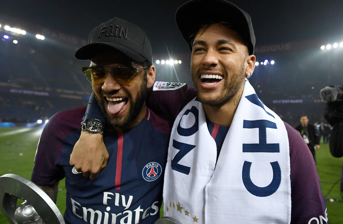 Dani Alves (z lewej) i Neymar