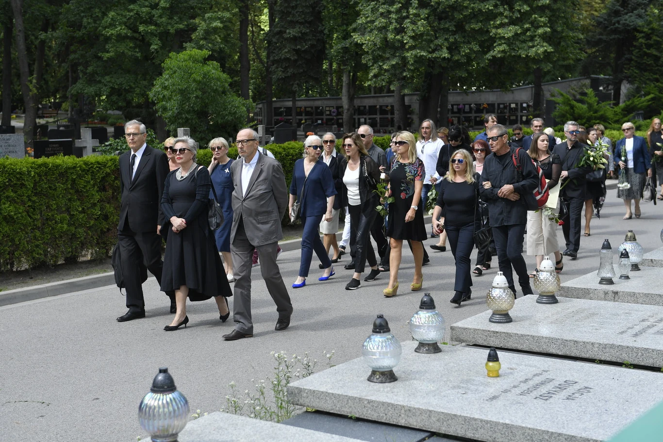 Na pogrzeb przybyli m.in.: reżyserzy Feliks Falk i Jacek Bromski, scenarzysta Maciej Karpiński, operator Jacek Petrycki oraz aktorzy: Krystyna Janda, Grażyna Szapołowska, Janusz Gajos, Małgorzata Zajączkowska, Maja Komorowska, Beata Ścibakówna, Kazimierz Kaczor, Anna Romantowska, Sławomira Łozińska i Olgierd Łukaszewicz.