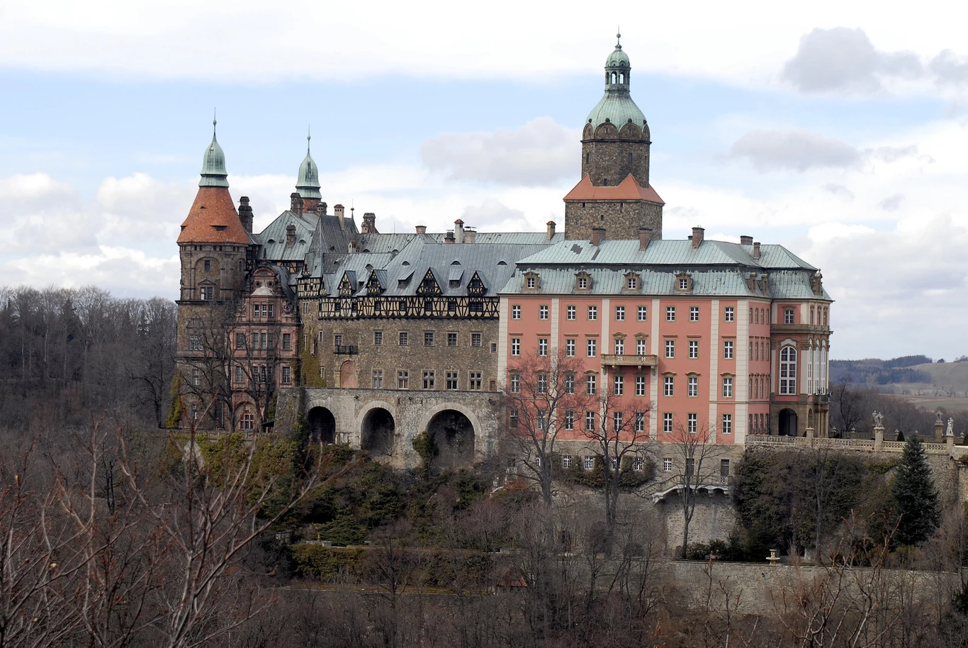 Na Zamku Książ powstały zdjęcia do wielu filmów i seriali Na Zamku Książ powstały zdjęcia do wielu filmów i seriali