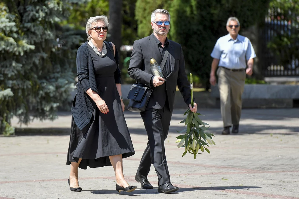 Krystyna Janda w drodze na ceremonię pogrzebową Krystyna Janda w drodze na ceremonię pogrzebową