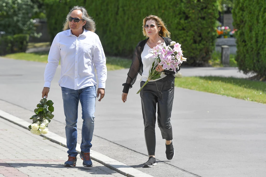 Grażyna Szapołowska, Piotr Śliskowski w drodze na uroczystą mszę Grażyna Szapołowska, Piotr Śliskowski w drodze na uroczystą mszę