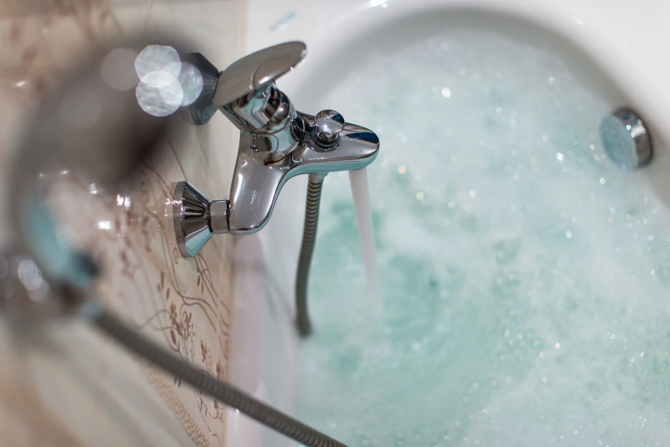 Kąpiel z uzyciem torebek po herbacie? Idealnie zadzaiała na skórę i zrelaksuje 