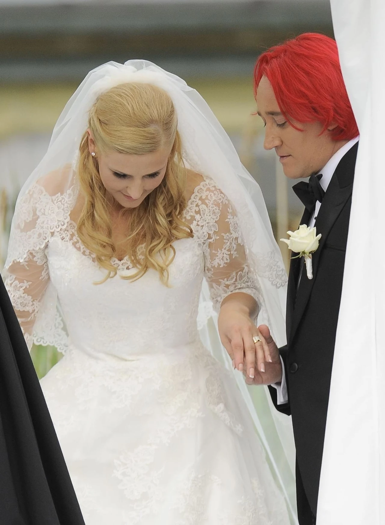 Życie Wiśniewskiego miało zmienić się na dobre, kiedy związał się z Dominiką Tajner. Para pobrała się w czerwcu 2012 roku. Niestety, związek nie przetrwał próby czasu i małżonków czeka rozwód. Życie Wiśniewskiego miało zmienić się na dobre, kiedy związał się z Dominiką Tajner. Para pobrała się w czerwcu 2012 roku. Niestety, związek nie przetrwał próby czasu i małżonków czeka rozwód.