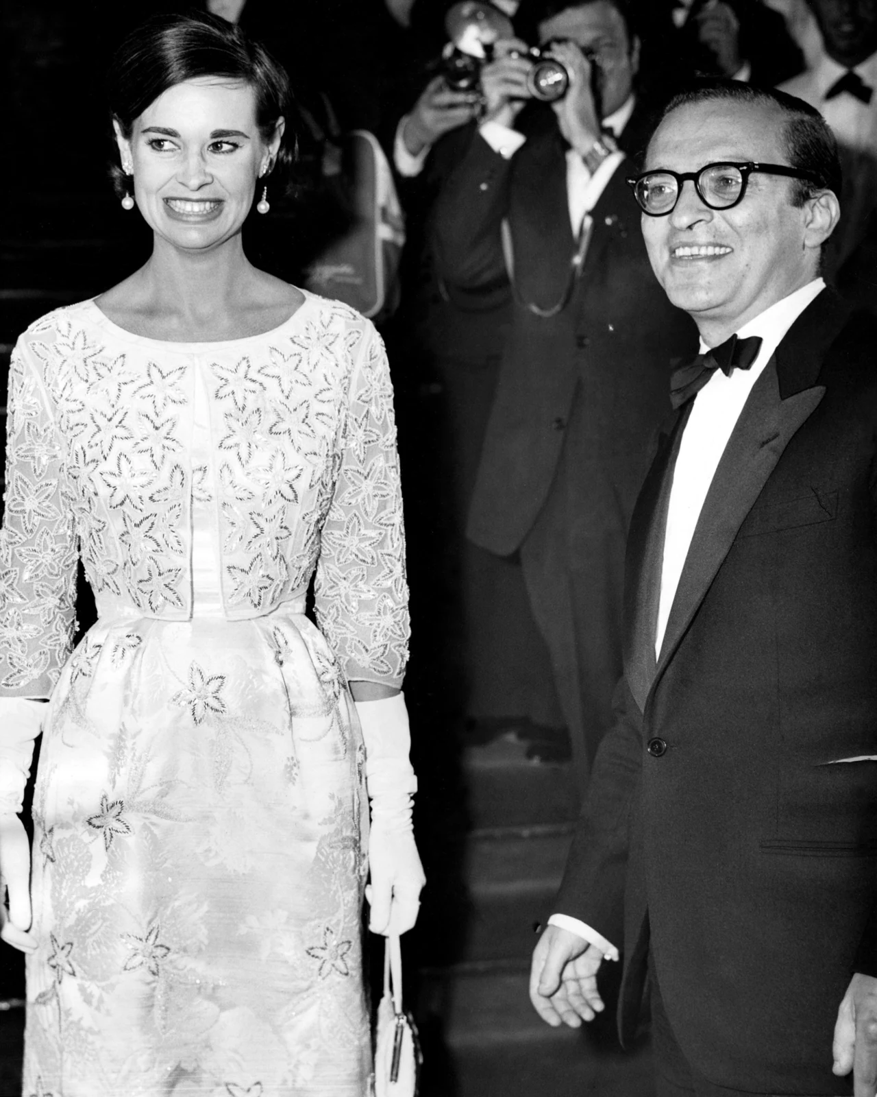 Gloria Vanderbilt z mężem Sidney'em Lumet, festiwal filmowy w Cannes, maj 1962, fot. East News Gloria Vanderbilt z mężem Sidney'em Lumet, festiwal filmowy w Cannes, maj 1962, fot. East News