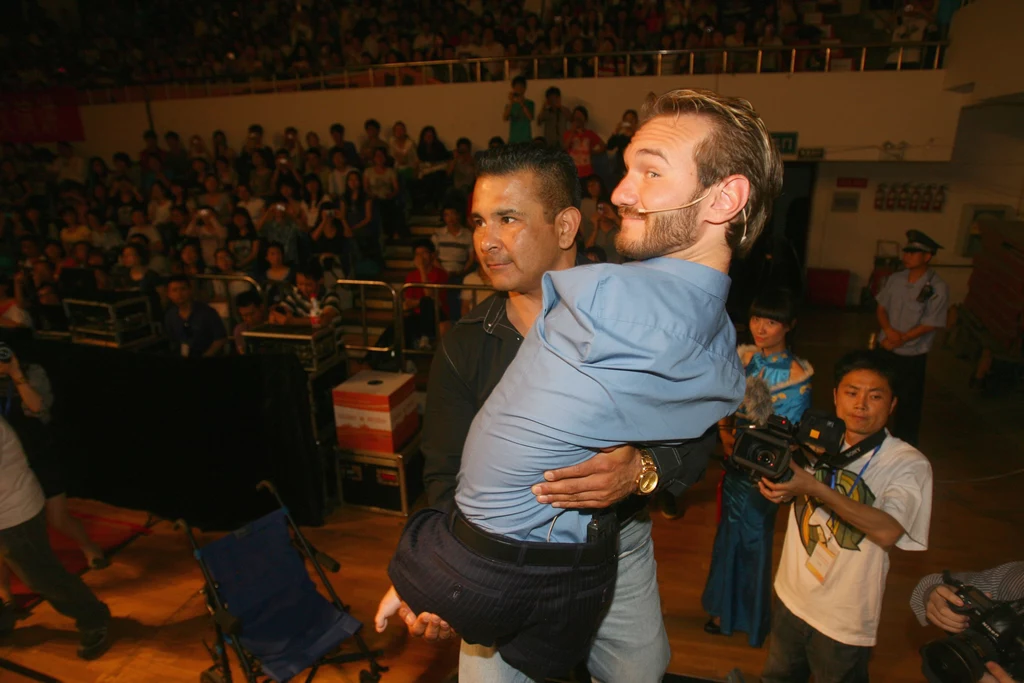 Nick Vujicic podczas wystąpienia w Chinach