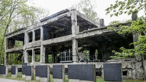 Westerplatte, ruiny koszar 