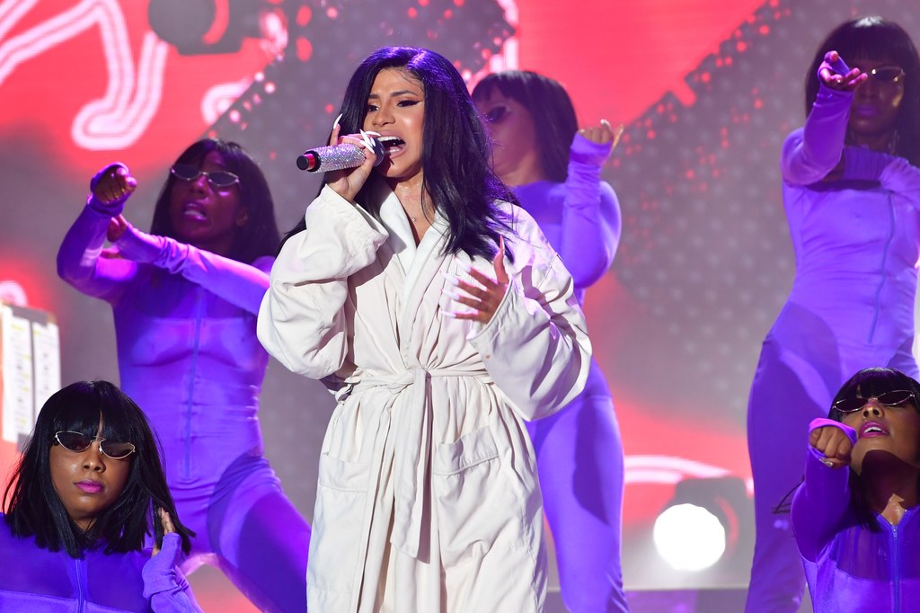 Cardi B podczas występu rozdarł się kombinezon, w którym występowała