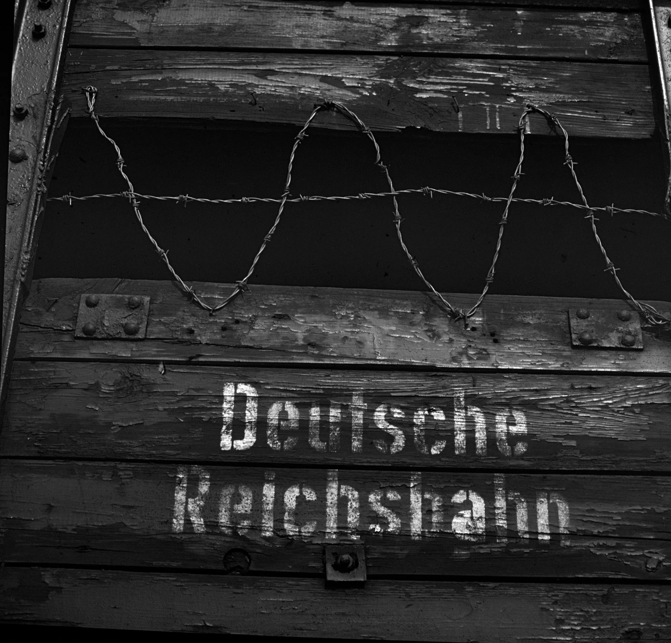 Dzięki maszynom IBM Niemcy mogli łatwiej koordynować transporty pociągów do obozów koncetnracyjnych Dzięki maszynom IBM Niemcy mogli łatwiej koordynować transporty pociągów do obozów koncetnracyjnych