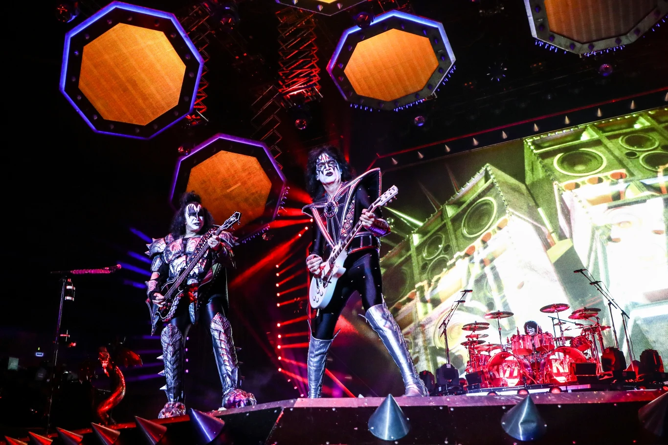 Zobacz zdjęcia z koncertu grupy Kiss w Tauron Arenie Kraków Zobacz zdjęcia z koncertu grupy Kiss w Tauron Arenie Kraków