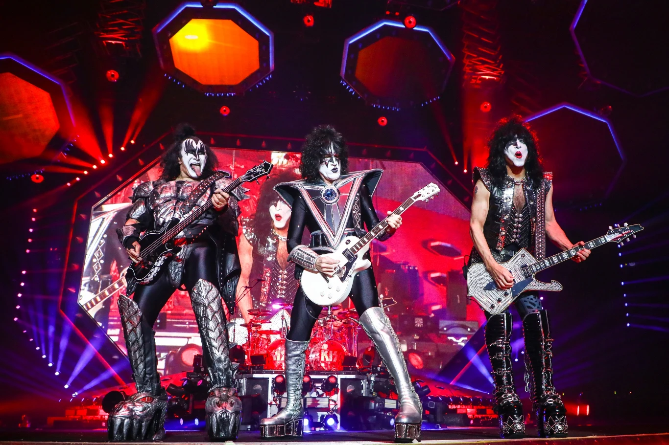 Zobacz zdjęcia z koncertu grupy Kiss w Tauron Arenie Kraków Zobacz zdjęcia z koncertu grupy Kiss w Tauron Arenie Kraków