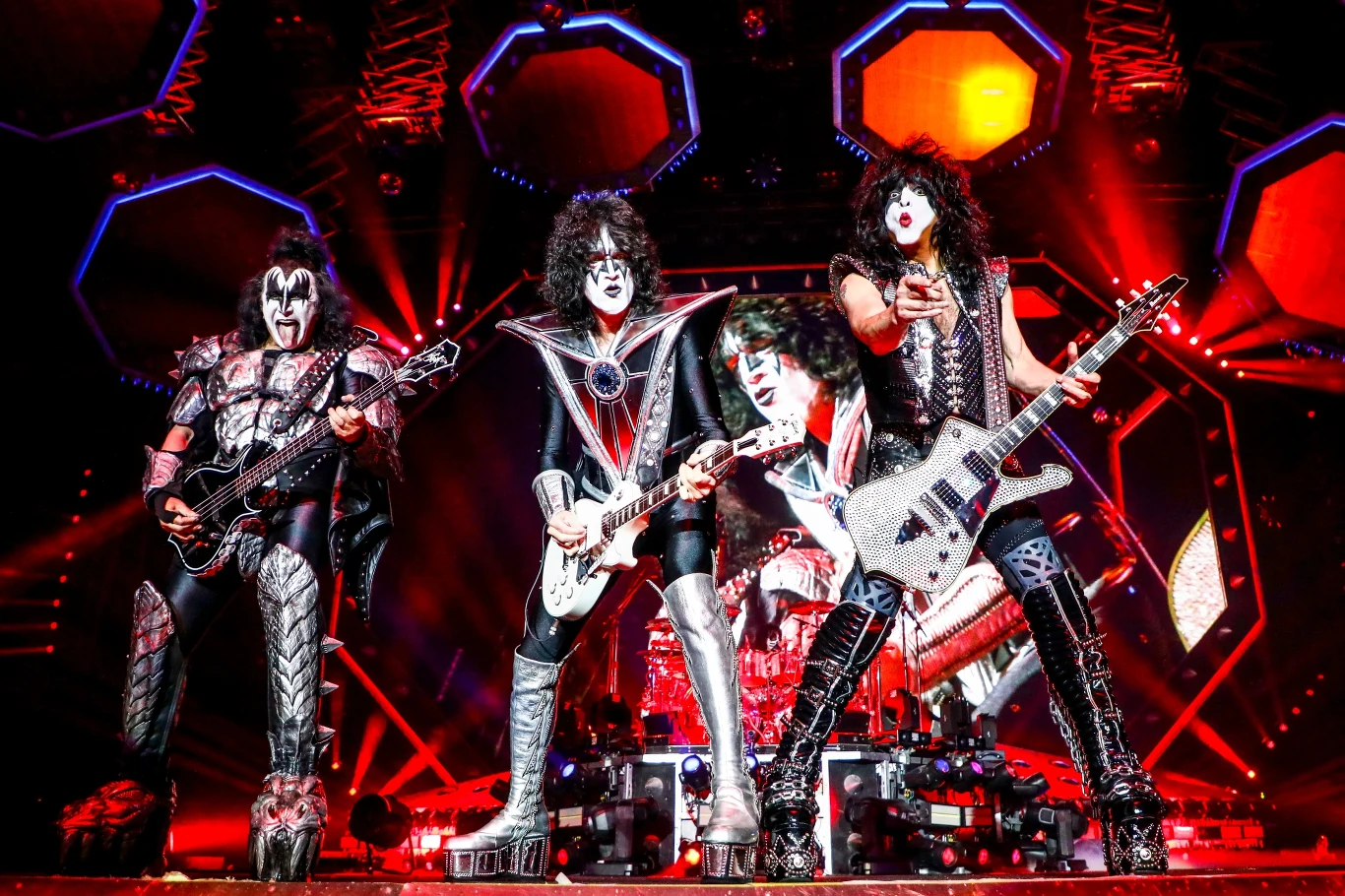 Zobacz zdjęcia z koncertu grupy Kiss w Tauron Arenie Kraków Zobacz zdjęcia z koncertu grupy Kiss w Tauron Arenie Kraków