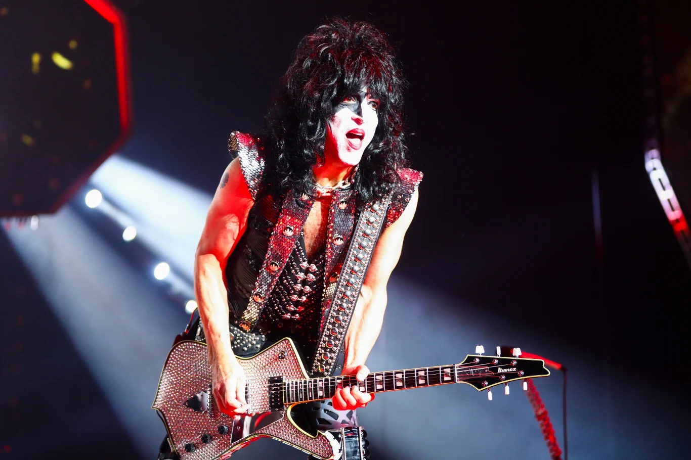 Zobacz zdjęcia z koncertu grupy Kiss w Tauron Arenie Kraków Zobacz zdjęcia z koncertu grupy Kiss w Tauron Arenie Kraków