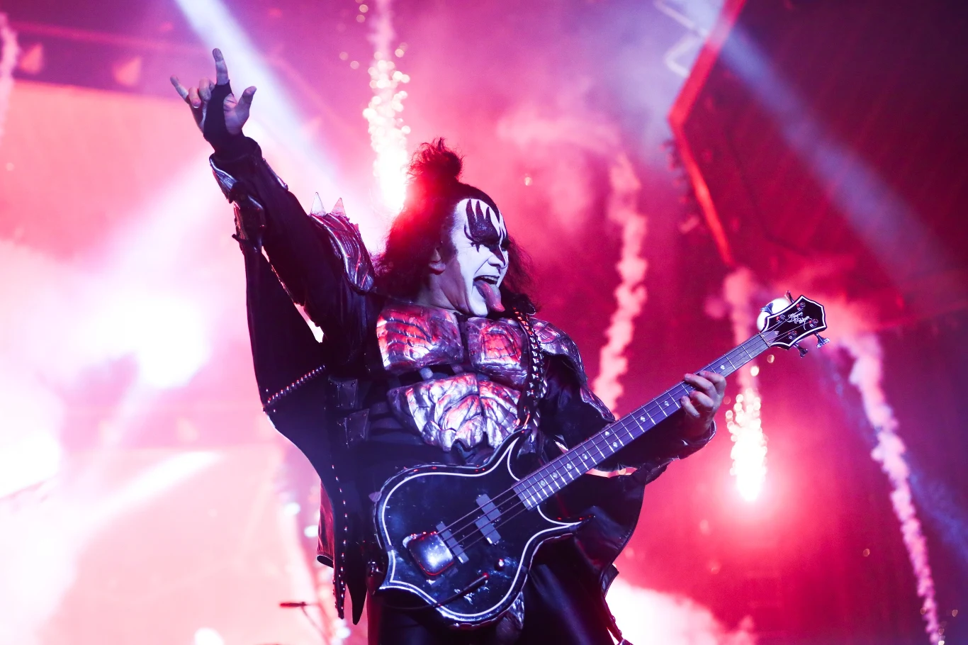 Zobacz zdjęcia z koncertu grupy Kiss w Tauron Arenie Kraków Zobacz zdjęcia z koncertu grupy Kiss w Tauron Arenie Kraków