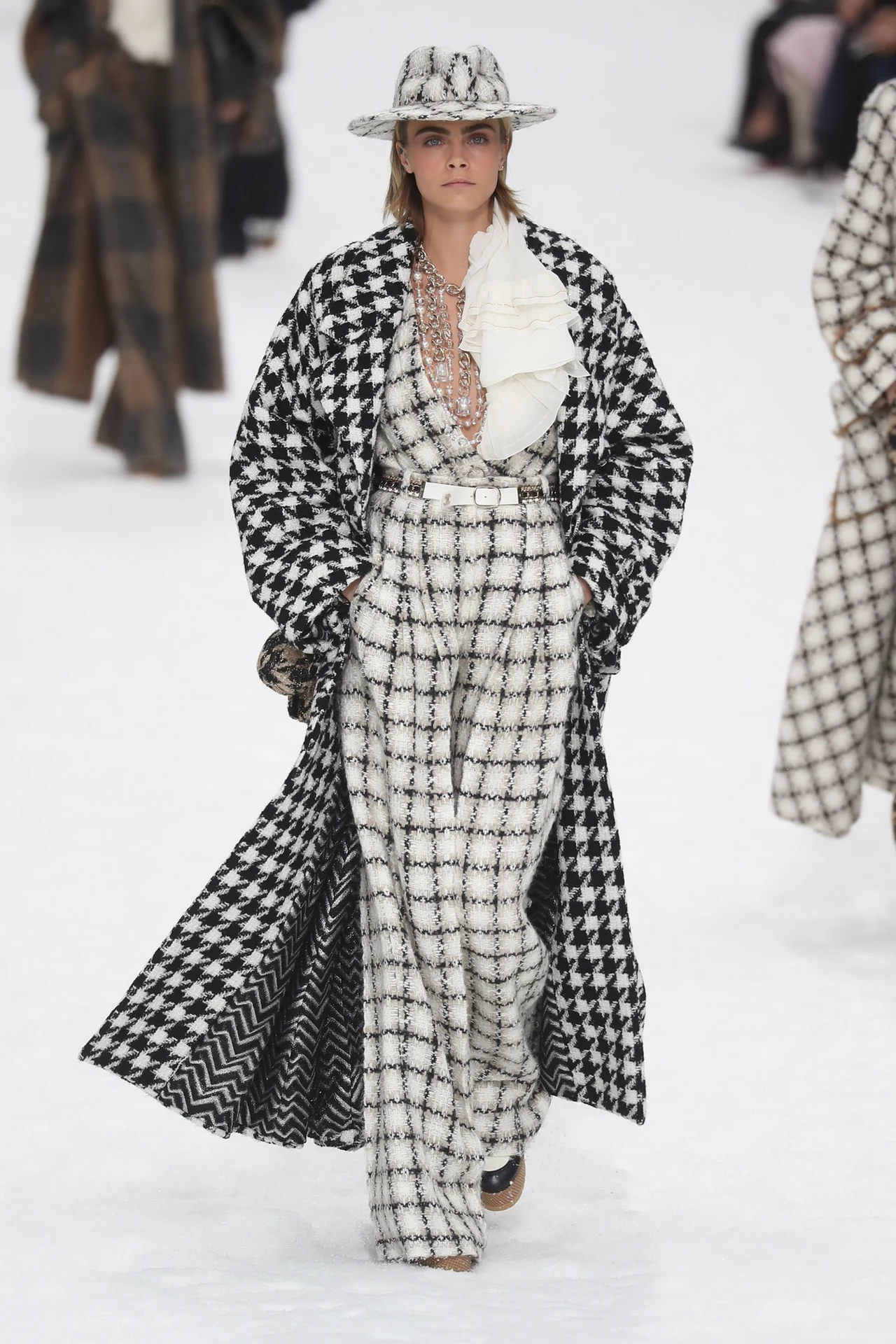 Delevingne pracowała dla największych domów mody, m.in. Burberry, Moschino, Oscar de la Renta, Dolce & Gabbana czy Chanel. Od początku wyróżniała się oryginalną urodą i mocnym charakterem.