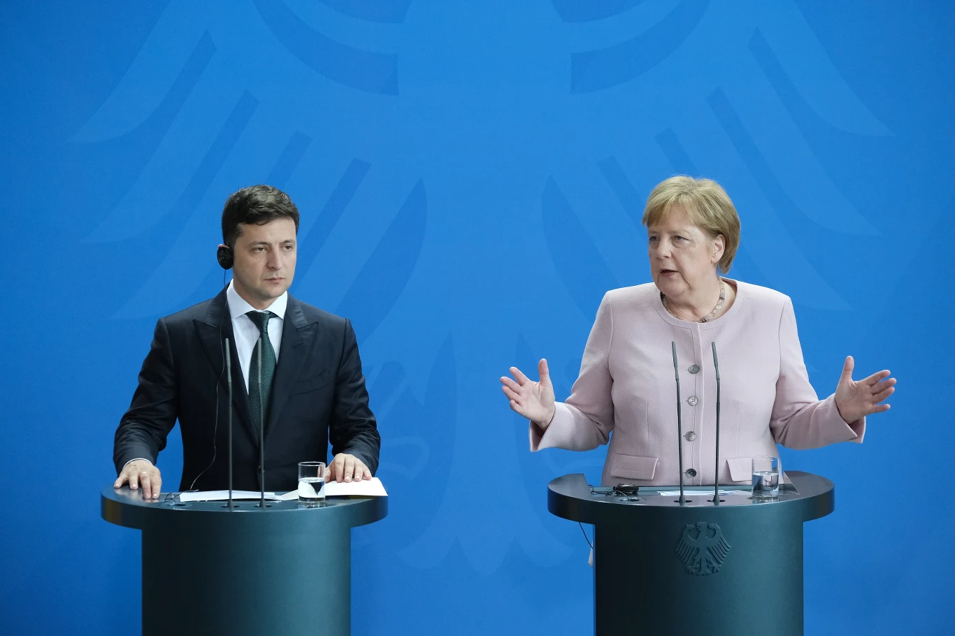 Prezydent Ukrainy Volodymyr Zelensky i kanclerz Niemiec Angela Merkel Prezydent Ukrainy Volodymyr Zelensky i kanclerz Niemiec Angela Merkel