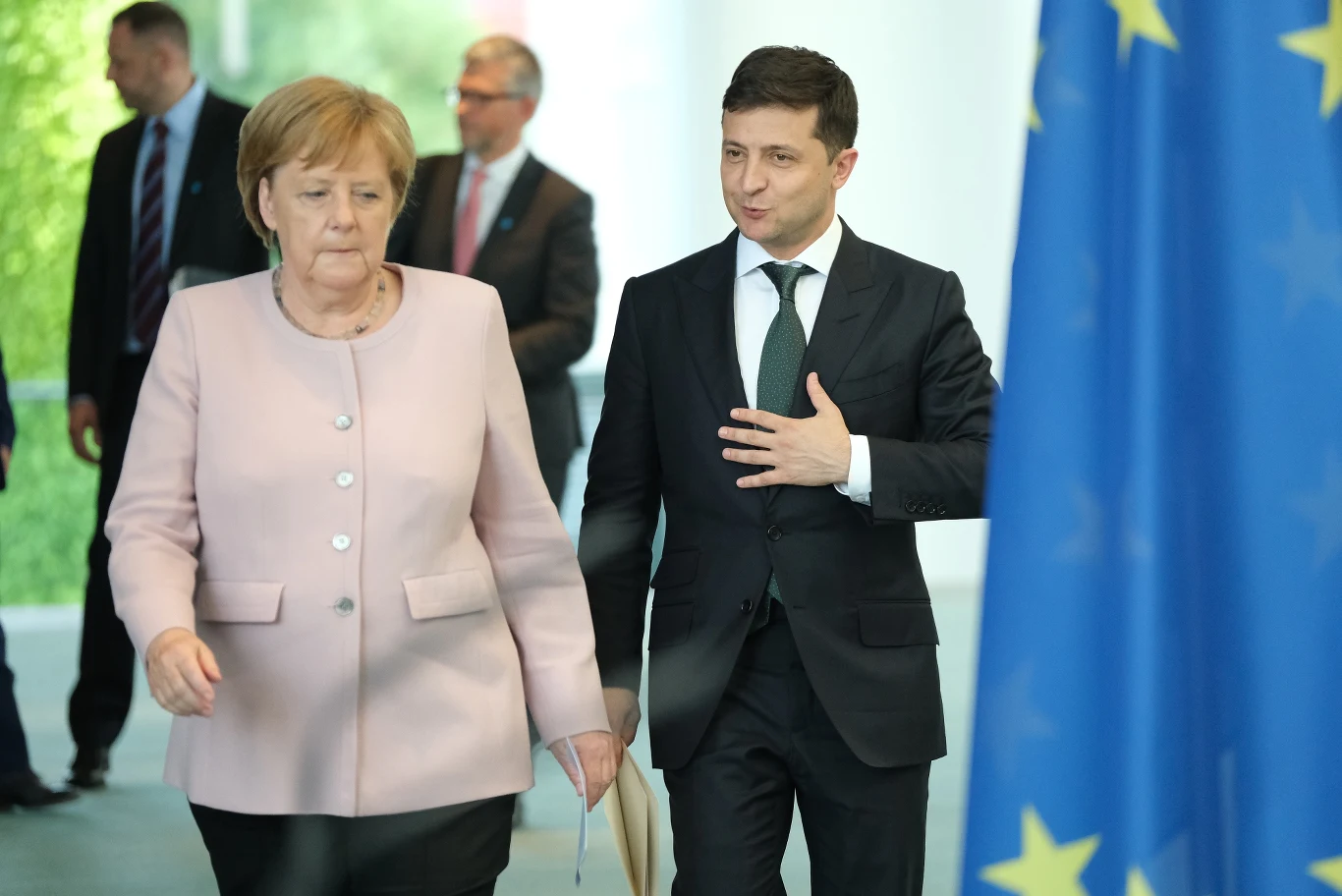 Volodymyr Zelensky i Angela Merkel Volodymyr Zelensky i Angela Merkel