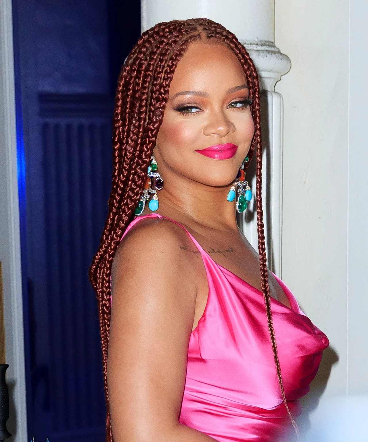 Rihanna w sukience własnego projektu, fot. SplashNews.com/East News Rihanna w sukience własnego projektu, fot. SplashNews.com/East News