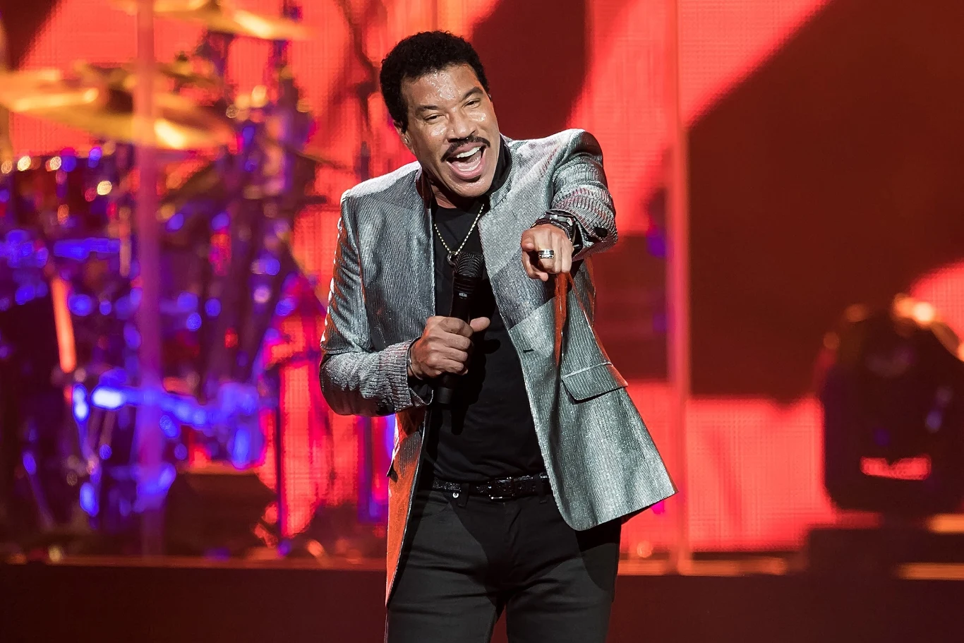 Jeden z największych hitów artysty - kompozycja "Hello" - dotarła do 1. pozycji na trzech listach przebojów czasopisma "Billboard": Hot 100 (2 tyg.); Hot R&B/Hip-Hop Songs (3 tyg.) i Hot Adult Contemporary Tracks (6 tyg.). Utwór wspiął się również na szczyt brytyjskiego zestawienia UK Singles Chart.