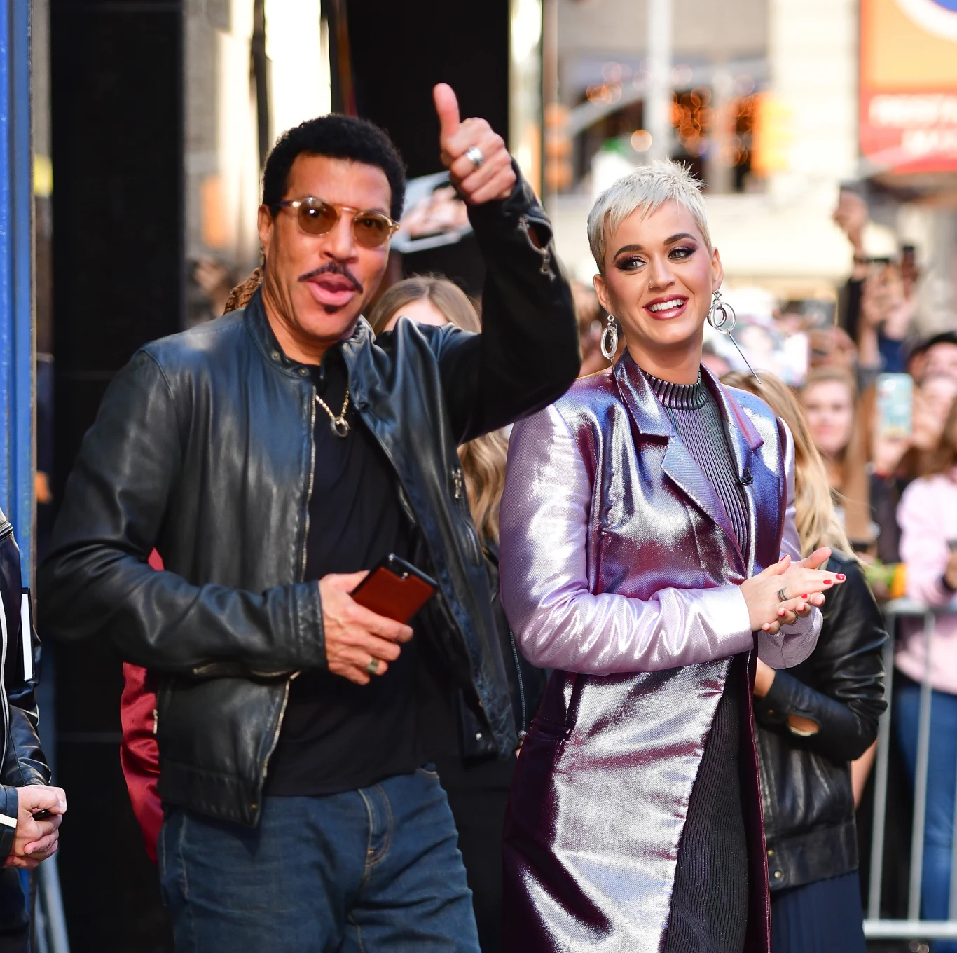 Lionel Richie, po reaktywacji w 2018 roku talent show "American Idol" został jednym z jurorów. Na zdjęciu towarzyszy mu druga jurorka - Katy Perry. 