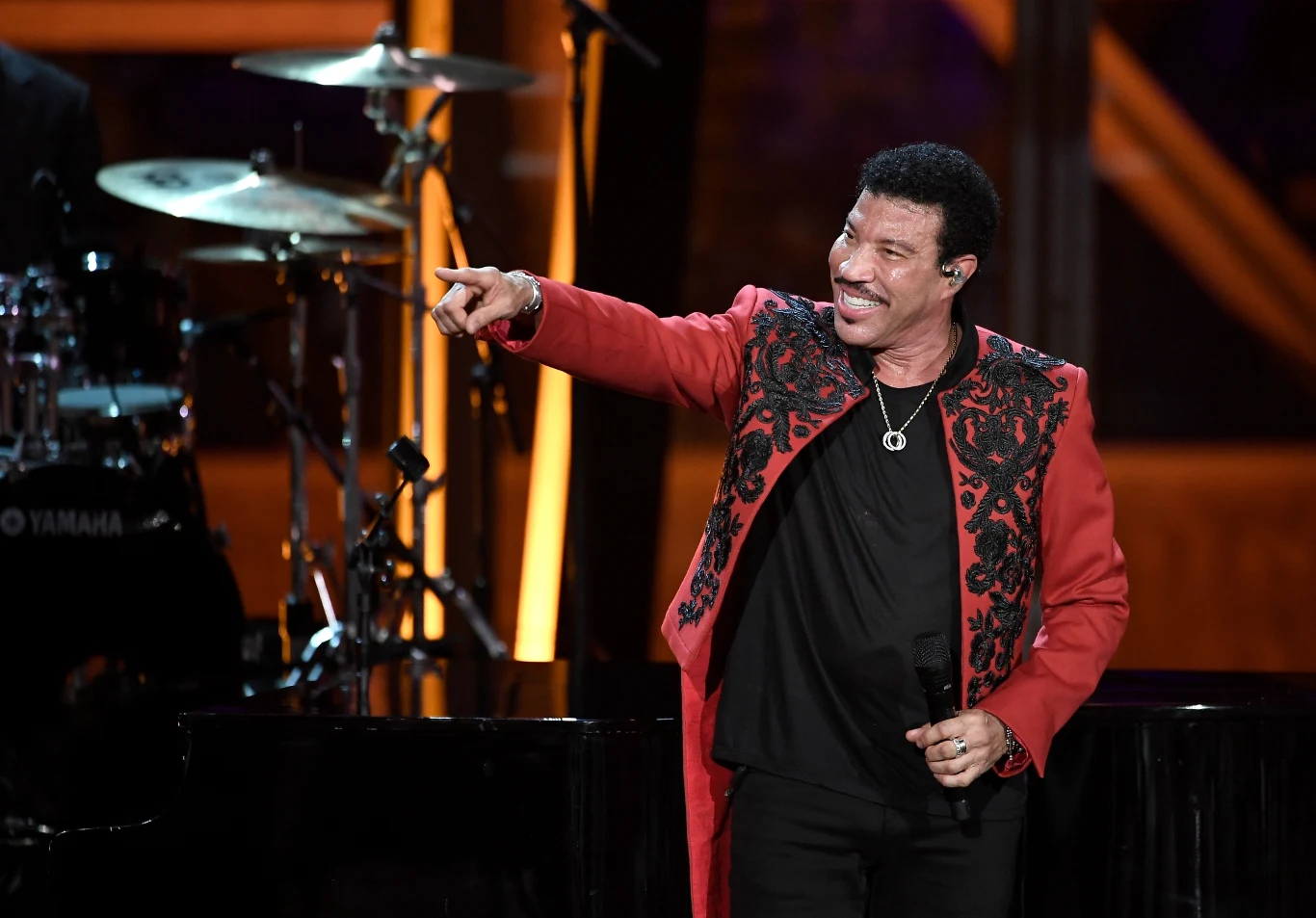 W 1987 roku Lionel Richie podjął decyzję o przerwaniu kariery muzycznej na kilka lat, by zaopiekować się chorym ojcem. Artysta wrócił do branży muzycznej wraz z wydaniem albumu "Back to Front", który ukazał się w 1992 roku. 