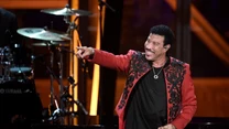 W 1987 roku Lionel Richie podjął decyzję o przerwaniu kariery muzycznej na kilka lat, by zaopiekować się chorym ojcem. Artysta wrócił do branży muzycznej wraz z wydaniem albumu "Back to Front", który ukazał się w 1992 roku.
