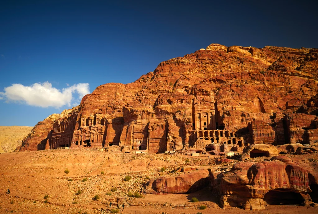 Petra. Znajduje się w południowo-zachodniej Jordanii