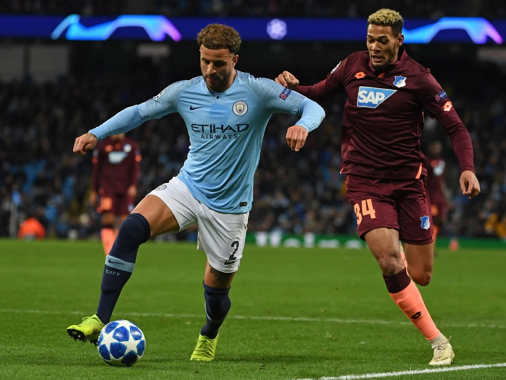 Kyle Walker (z lewej) w meczu z Hoffenheim Kyle Walker (z lewej) w meczu z Hoffenheim