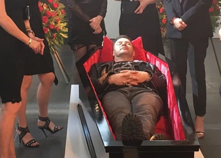 Gwiazdy na pogrzebie Karolaka Gwiazdy na pogrzebie Karolaka