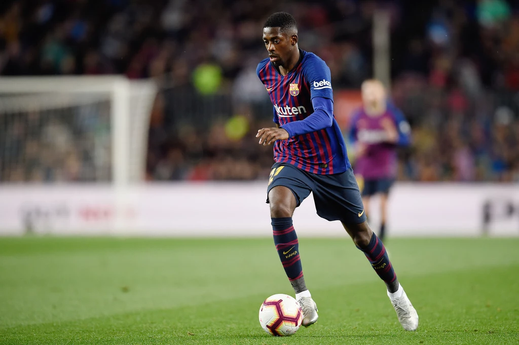 O tym, że piłkarze kochają gry wideo wiemy od pewnego czasu. Niekiedy staje się to problemem dla szkoleniowców piłkarskich. Jednym z takich przykładów jest zawodnik FC Barcelony – Ousmane Dembele, który rzekomo ma spóźniać się na treningi z powodu nocnych sesji gamingowych. O tym, że piłkarze kochają gry wideo wiemy od pewnego czasu. Niekiedy staje się to problemem dla szkoleniowców piłkarskich. Jednym z takich przykładów jest zawodnik FC Barcelony – Ousmane Dembele, który rzekomo ma spóźniać się na treningi z powodu nocnych sesji gamingowych.