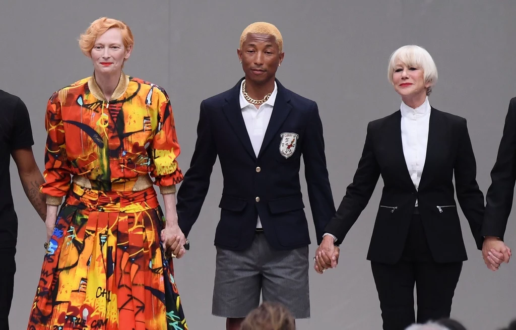 Tilda Swinton, Pharrell Williams i Helen Mirren, memoriał Karl for Ever, fot. David Fisher/WWD/REX/Rex Fashion/East News Tilda Swinton, Pharrell Williams i Helen Mirren, memoriał Karl for Ever, fot. David Fisher/WWD/REX/Rex Fashion/East News
