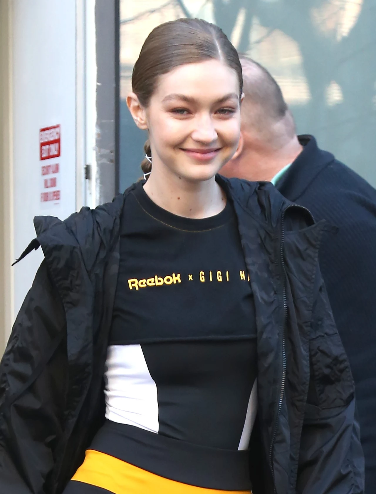 Hadid inspiruje dziewczyny na całym świecie. Podobnie jak siostra, odważnie podchodzi do mody i trendów. Hadid inspiruje dziewczyny na całym świecie. Podobnie jak siostra, odważnie podchodzi do mody i trendów.