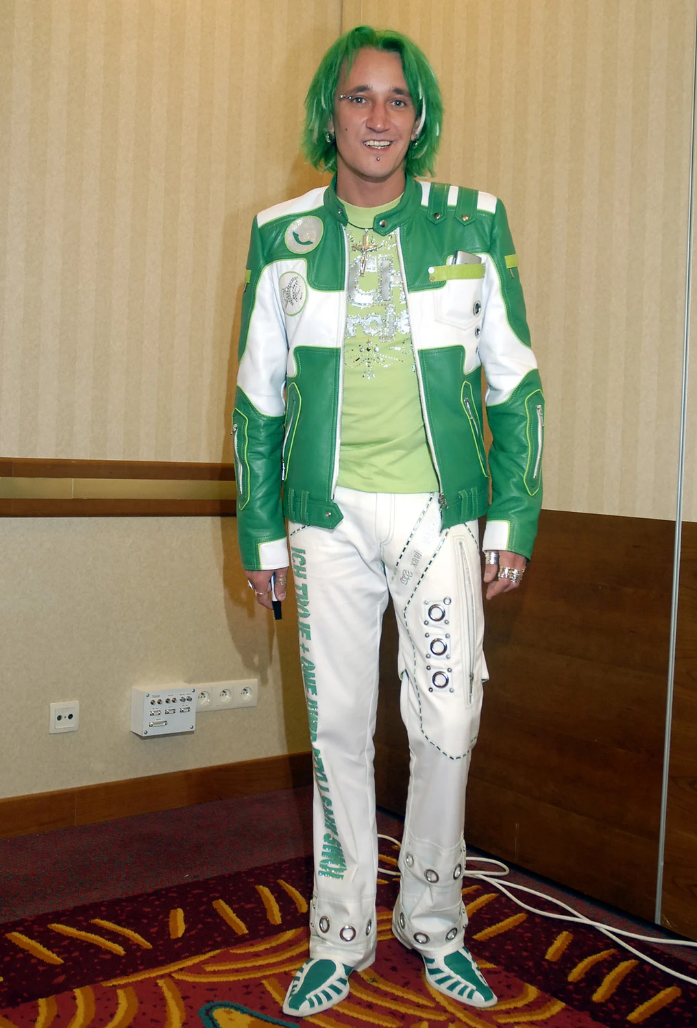 Michał Wiśniewski w zielonych włosach, 2006 rok Michał Wiśniewski w zielonych włosach, 2006 rok