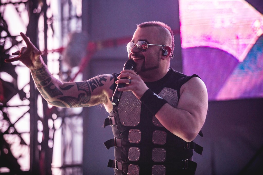 Joakim Broden (Sabaton) w akcji