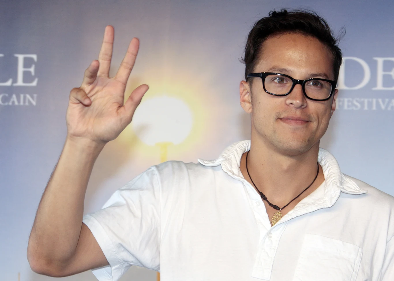 "Każda minuta jest dokładnie zaplanowana. Nawet godziny przed zdjęciami, pomiędzy ujęciami i po ich zakończeniu jest cała armia oddanych osób i ciężko pracujących menedżerów, którzy planują już następne posunięcie. W tym biznesie nikt nie śpi. Na pewno jest więc ciężko, ale to najlepsza fucha na świecie i nigdy nie okazałbym braku szacunku dla ciężko pracującej ekipy i aktorów. Wszyscy siedzimy w tym razem" - zapewnia amerykański filmowiec.