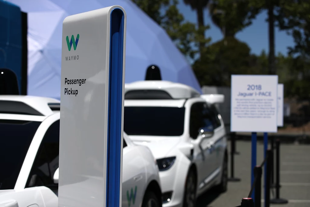 Waymo od dłuższego czasu testuje samochody autonomiczne, głównie wykorzystując do tego Chryslery Pacifica