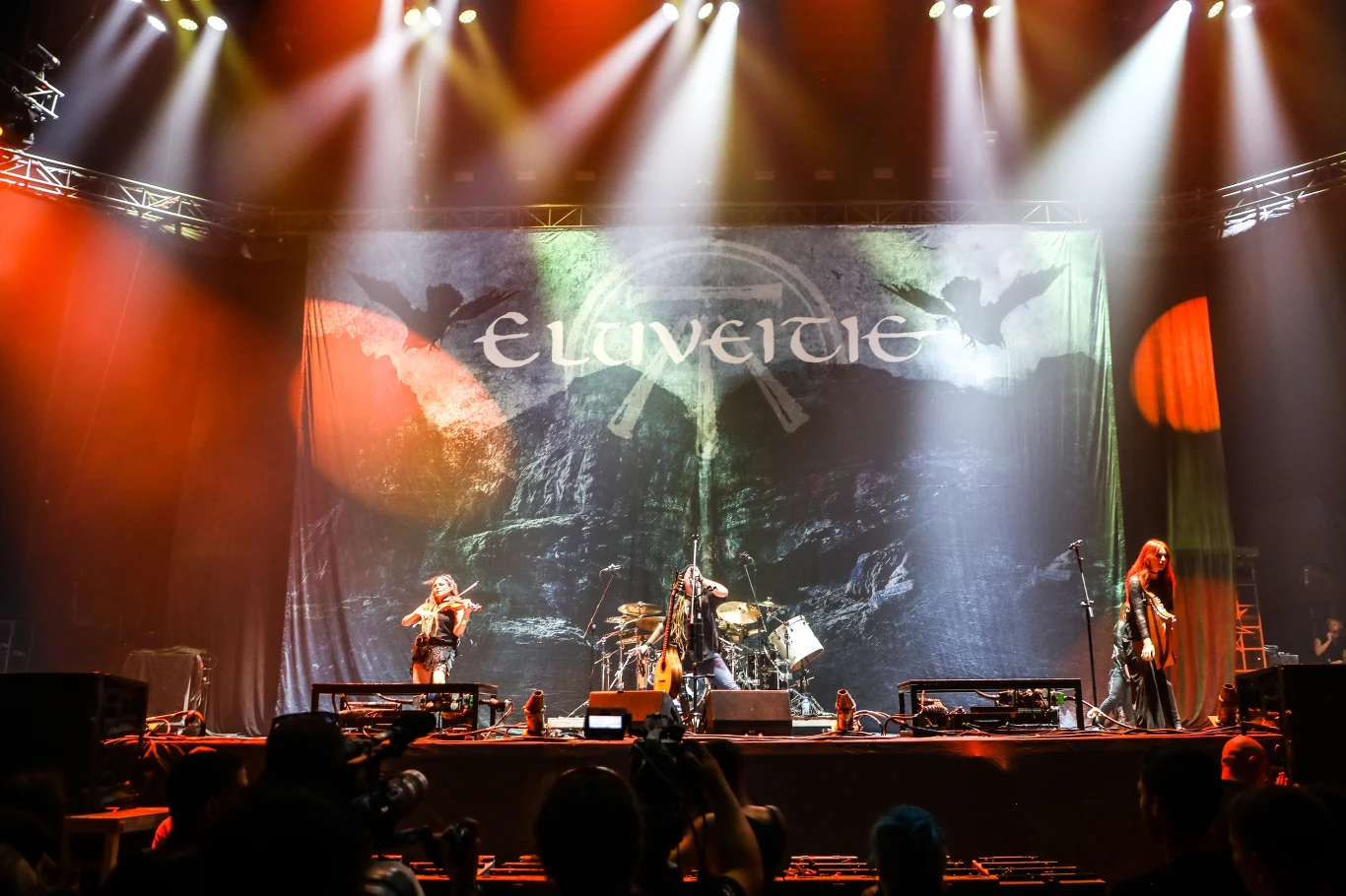 Zobacz zdjęcia z koncertu grupy Eluveitie podczas pierwszego dnia Mystic Festival 2019 w Krakowie (25 czerwca 2019 r.)