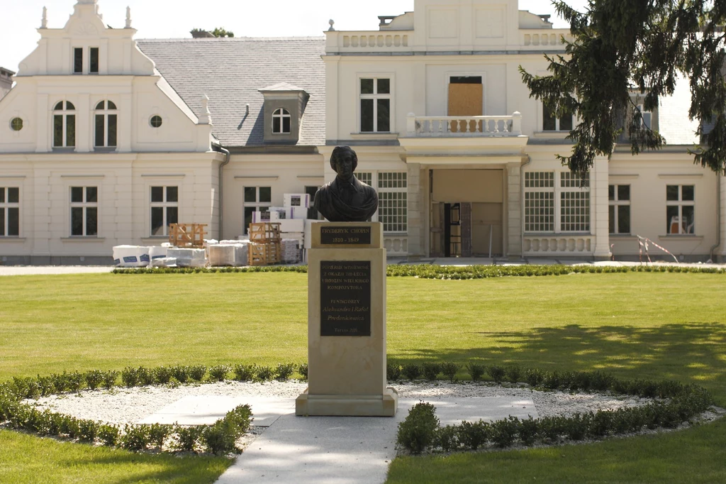 Pomnik Fryderyka Chopina w zespole pałacowym w Turznie