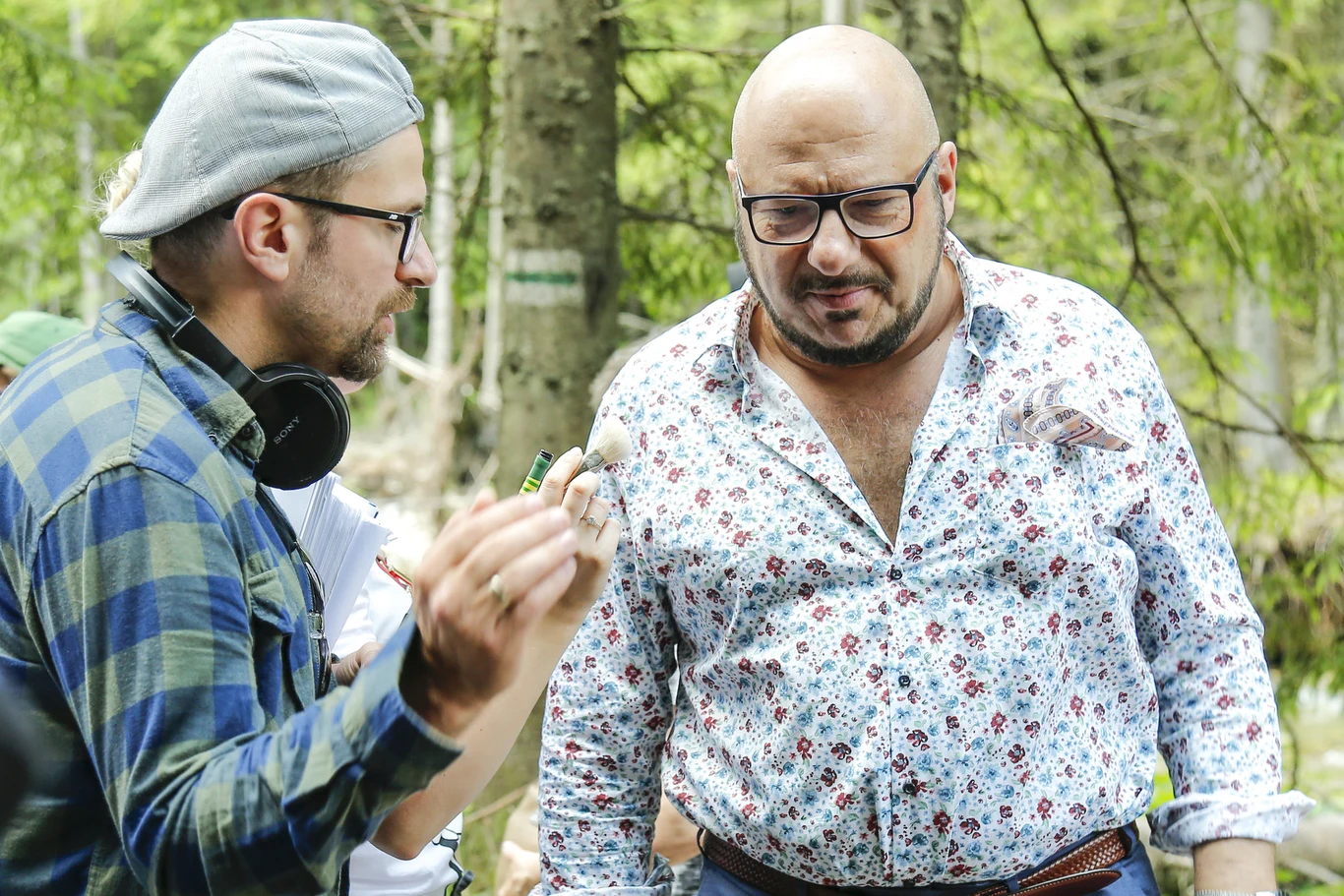 Na zdjęciu: Kacper Anuszewski i Piotr Gąsowski na planie filmu "Futro z Misia"
