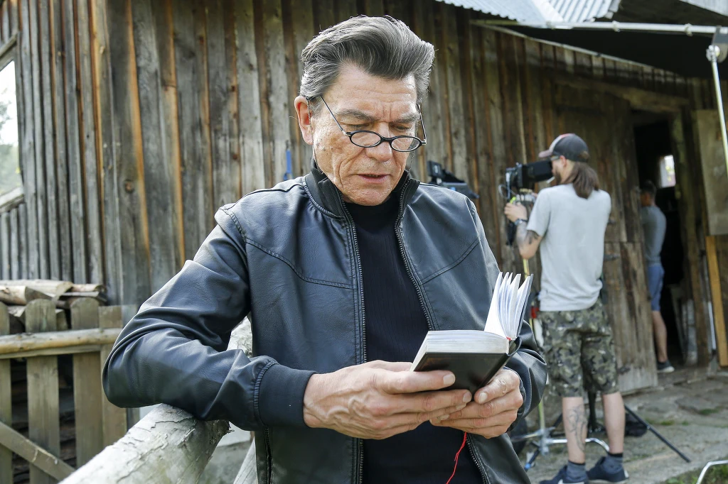 Mirosław Zbrojewicz na planie filmu "Futro z Misia"