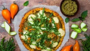 Pizza na brokułowym spodzie - zajadaj na zdrowie