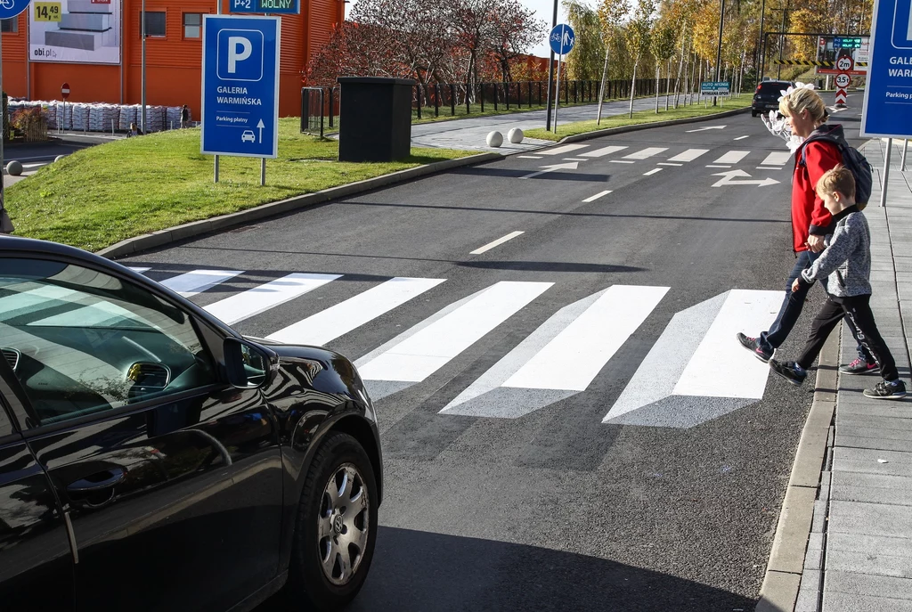 Obecnie piesi nabywają pierwszeństwa w momencie wejścia na przejście. I nikt ich specjalnie nie rozjeżdża...