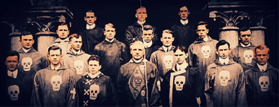 Czym zajmują się członkowie grupy Skull & Bones? Czym zajmują się członkowie grupy Skull & Bones?