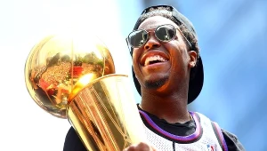 Kyle Lowry z trofeum za mistrzostwo NBA