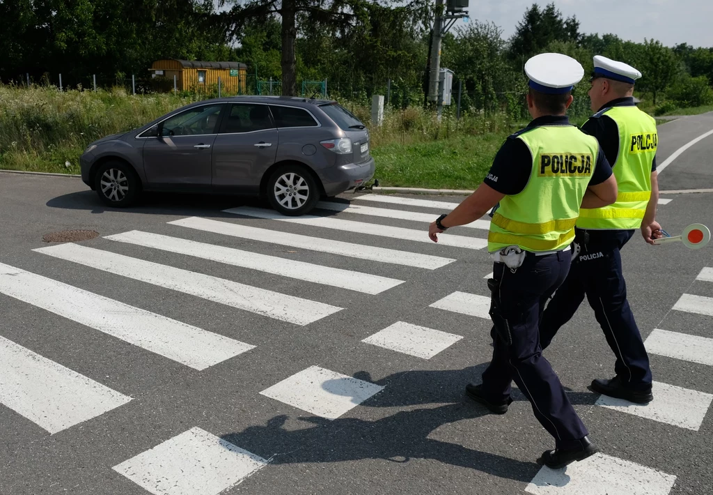 Policjanci patrolują m.in. rejony przejść