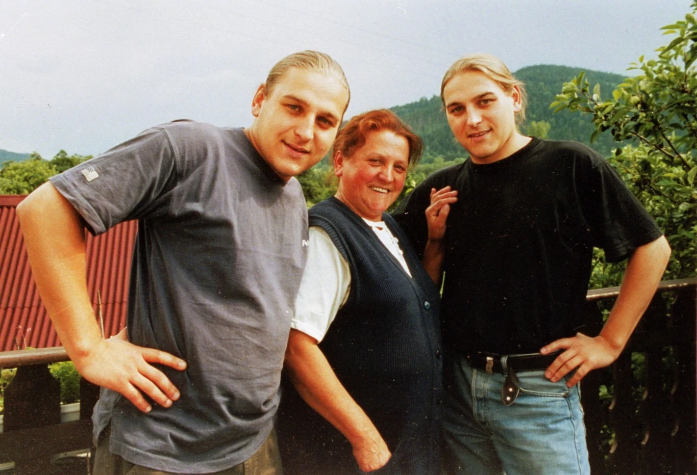 Bracia Golcowie z mamą Bracia Golcowie z mamą